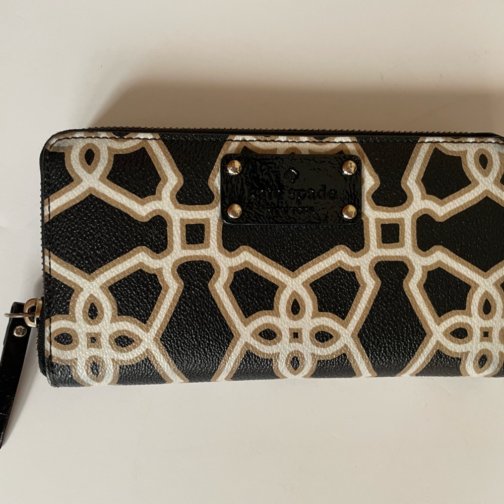 Kate Spade Black and Cream Patterned Wallet